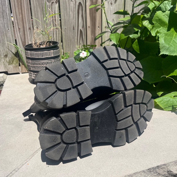 Jeffrey Campbell Lug Sole Boot - Picture 2 of 7